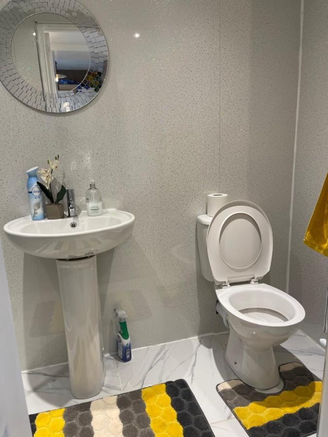 One Bedroom In Spacious Bungalow, Free Parking & Private Entrance Edinburgh Ngoại thất bức ảnh