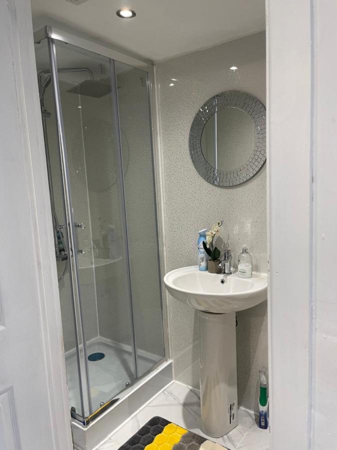 One Bedroom In Spacious Bungalow, Free Parking & Private Entrance Edinburgh Ngoại thất bức ảnh