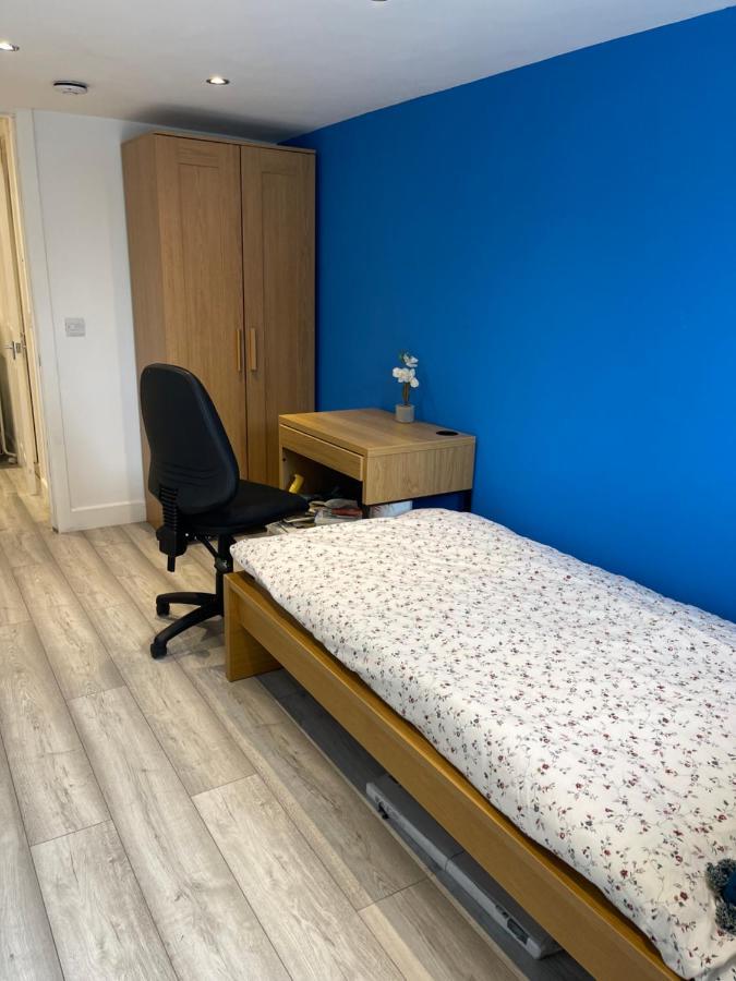 One Bedroom In Spacious Bungalow, Free Parking & Private Entrance Edinburgh Ngoại thất bức ảnh