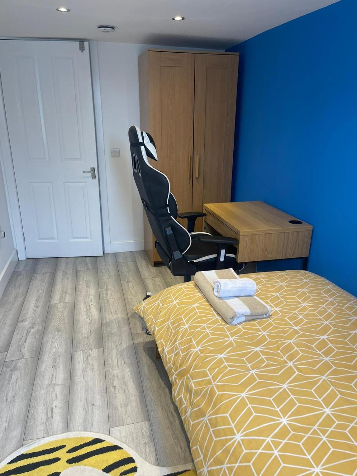 One Bedroom In Spacious Bungalow, Free Parking & Private Entrance Edinburgh Ngoại thất bức ảnh